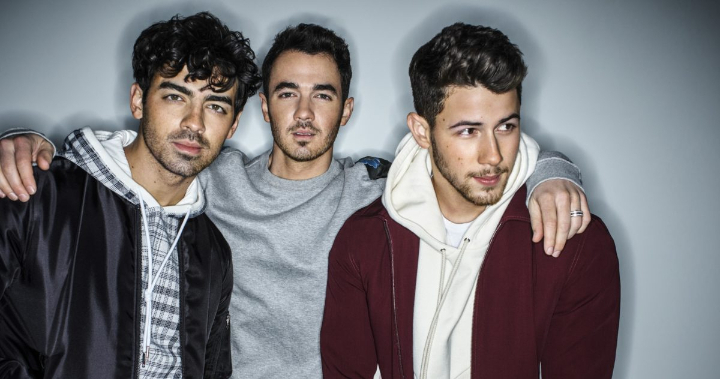 Jonas Brothers - Happiness Begins tour