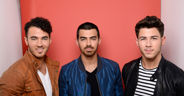 Jonas Brothers Happiness Beginstour